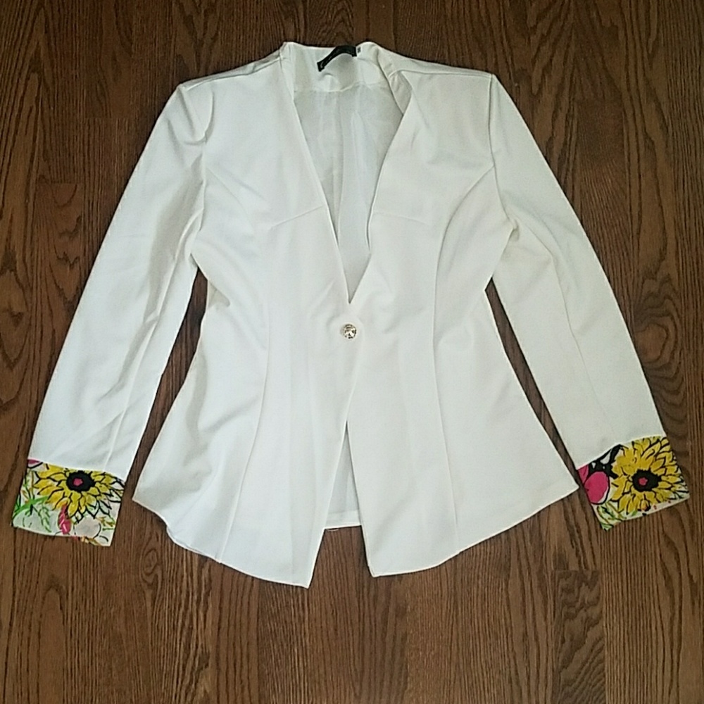White Ciara Blazer jacket, flower sleeves